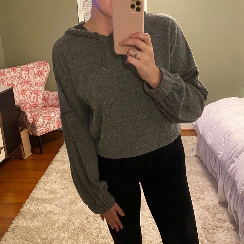 Cuff Sleeve Crop Sweatshirt